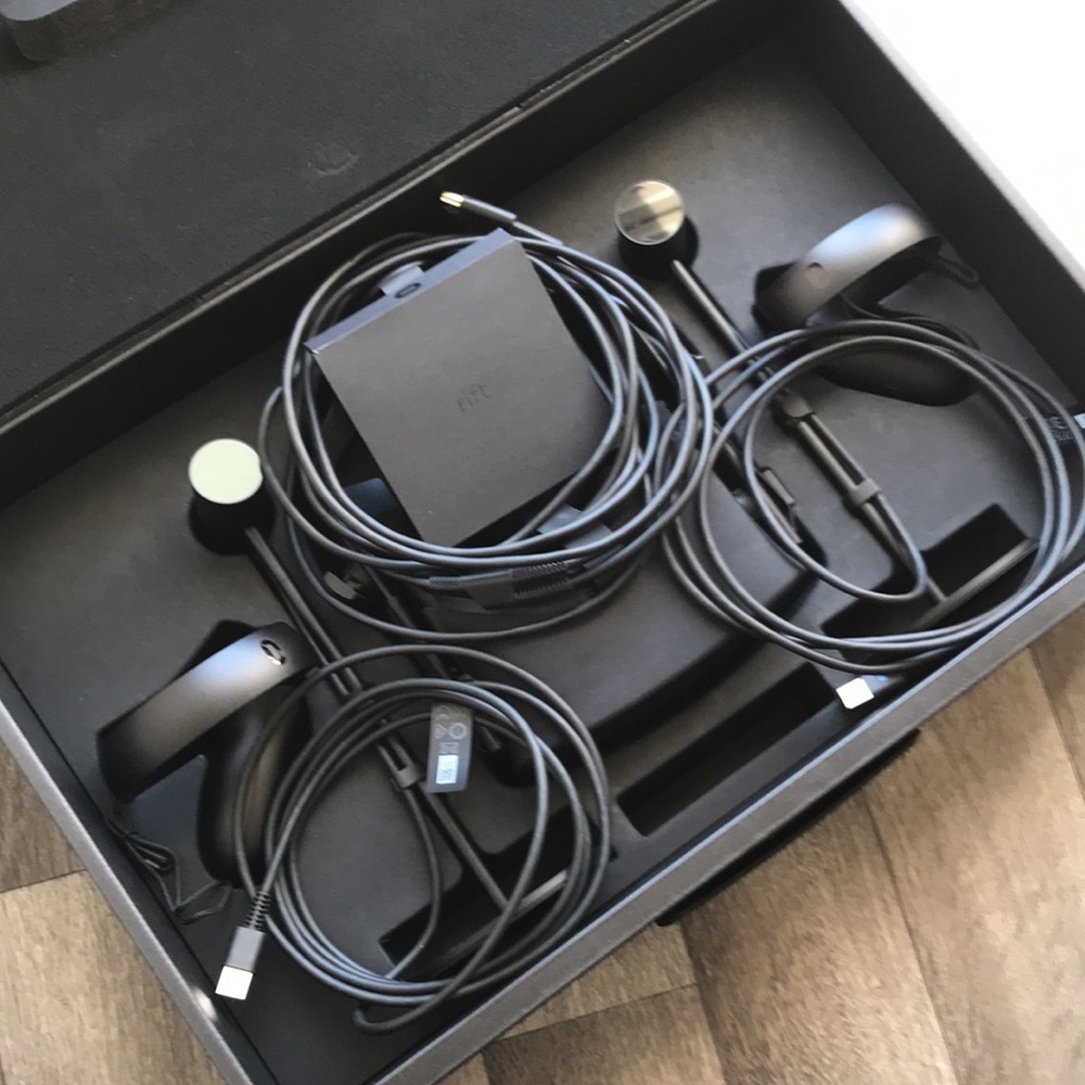 Oculus Rift Virtual Reality Set - Picture 6 of 10